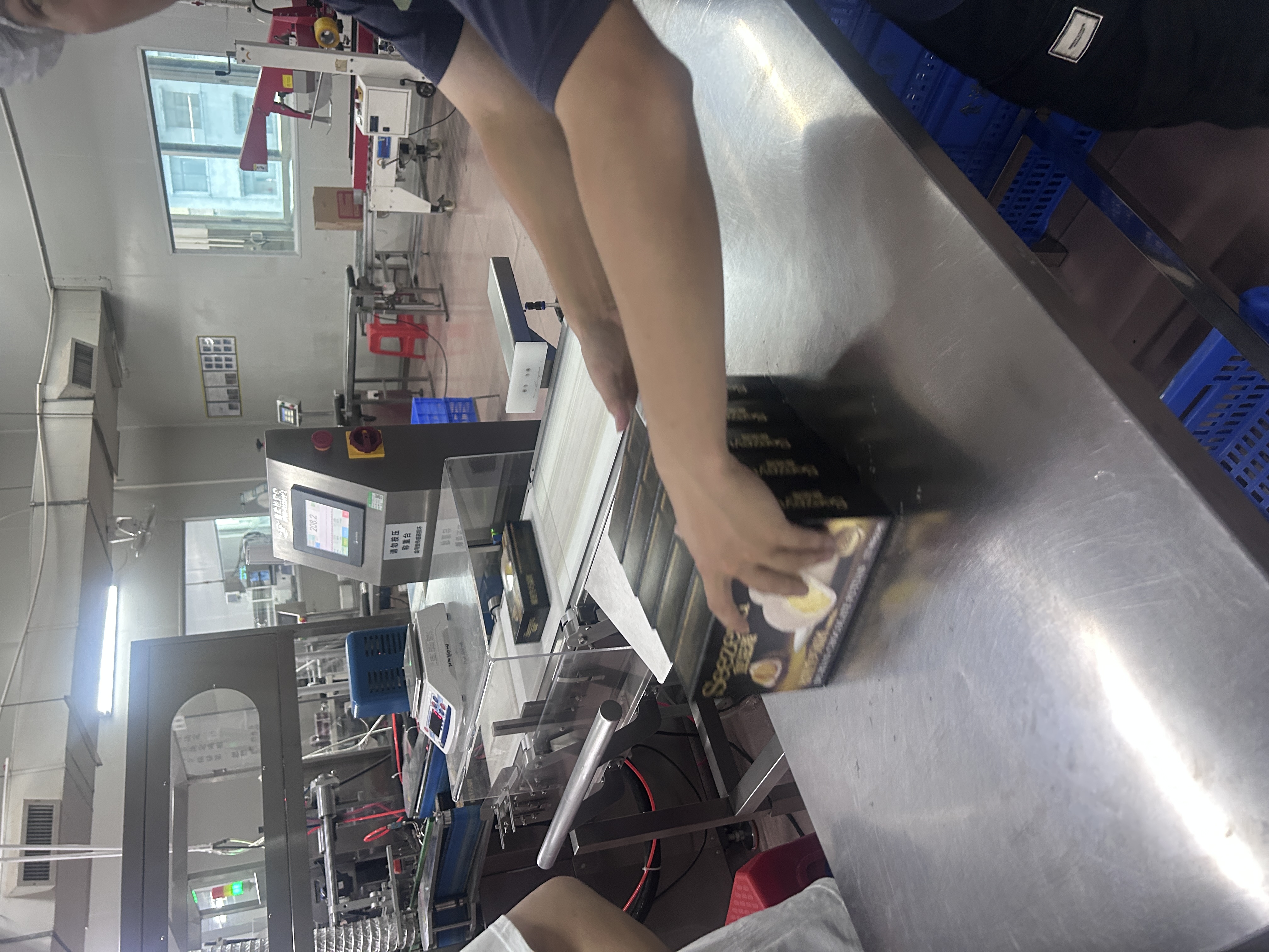 連新食品金屬檢測(cè)、食品自動(dòng)重量識(shí)別機(jī)客戶使用現(xiàn)場(chǎng)